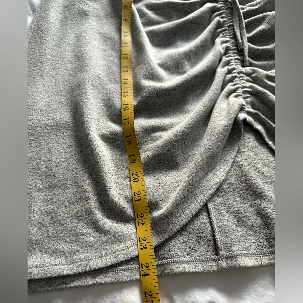 White House Black Market gray ruched skirt, size large - Picture 12 of 13